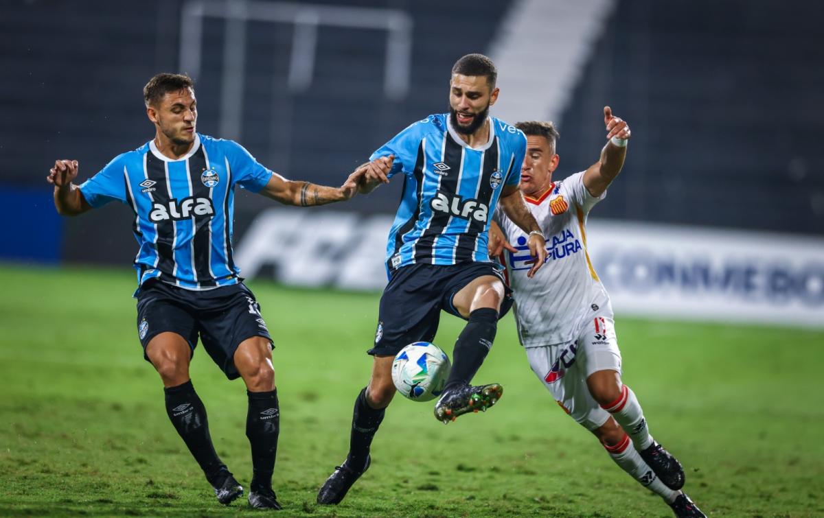 GRÊMIO EMPATA E FICA MAIS LONGE DA CLASSIFICAÇÃO