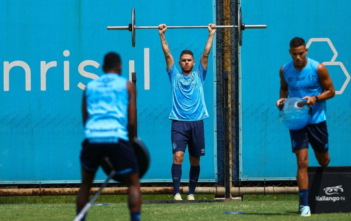 GRÊMIO TREINA EM DOIS TURNOS NO DOMINGO
