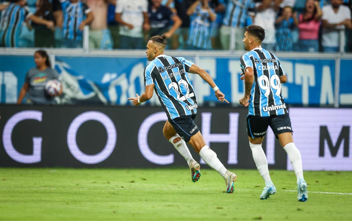 GRÊMIO BATE JUVENTUDE EM NOITE DE PROTAGONISMO DA ARBITRAGEM
