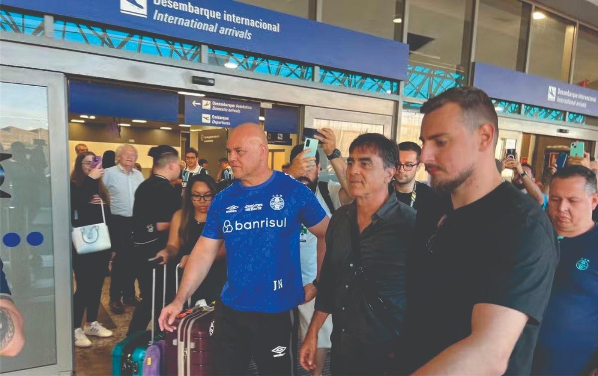 QUINTEROS JÁ ESTÁ EM PORTO ALEGRE