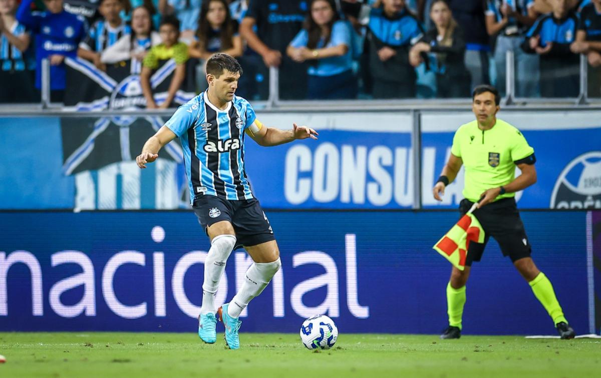 GRÊMIO JOGA MELHOR, MAS GRE-NAL TERMINA EMPATADO