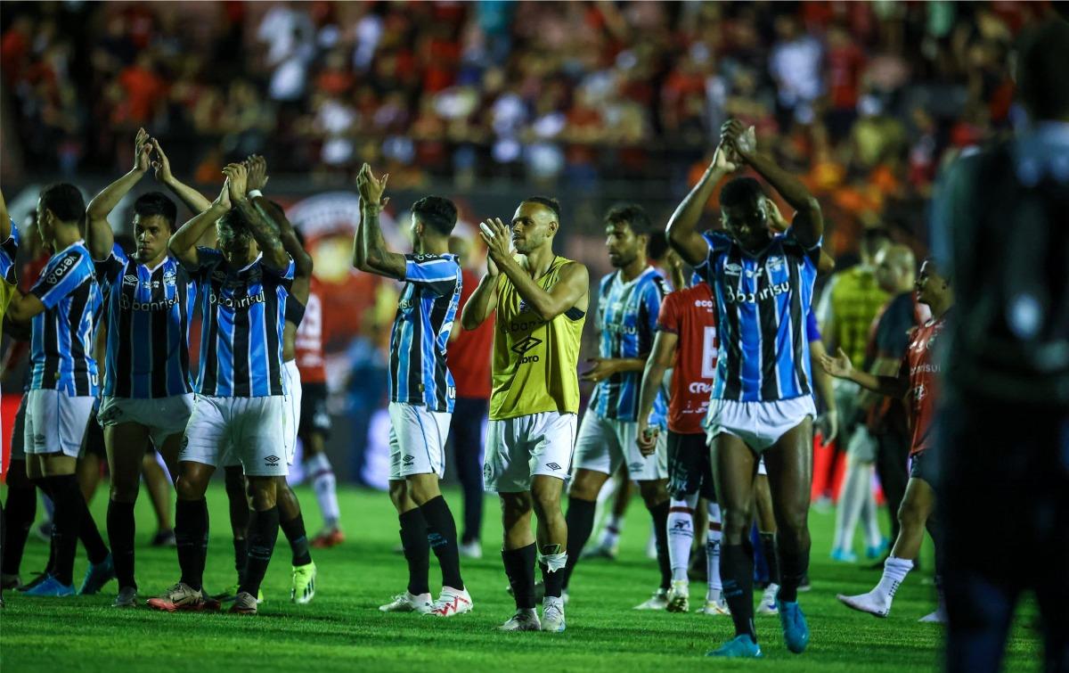 GRÊMIO ESTREIA COM EMPATE NO GAUCHÃO